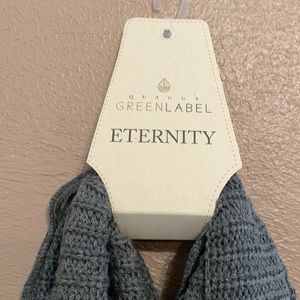 Beautiful new Green label Eternity scarf